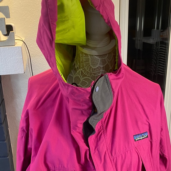 Patagonia Fuchsia Hooded Jacket - Picture 8 of 17
